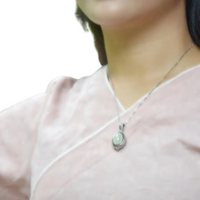 Load image into Gallery viewer, Pearl Pendant Necklace